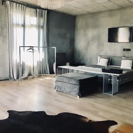 Millionswood Liebeshotel